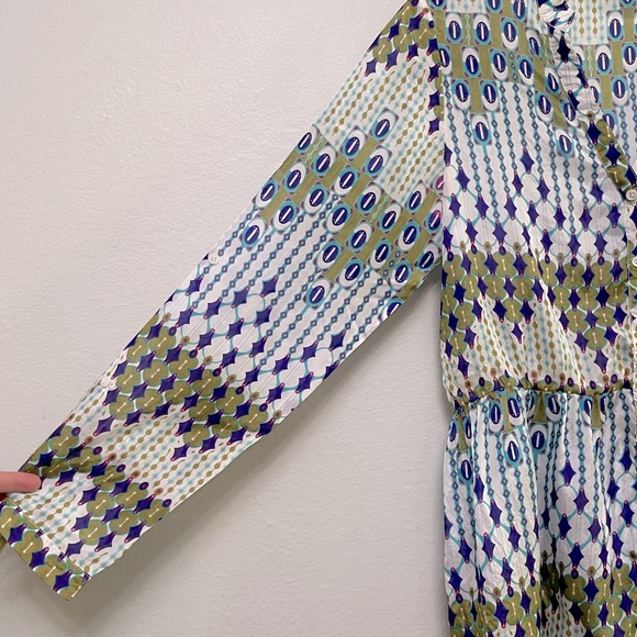 Subtle Luxury Silk Blouse, Sz Small / Medium - Picture 3 of 7